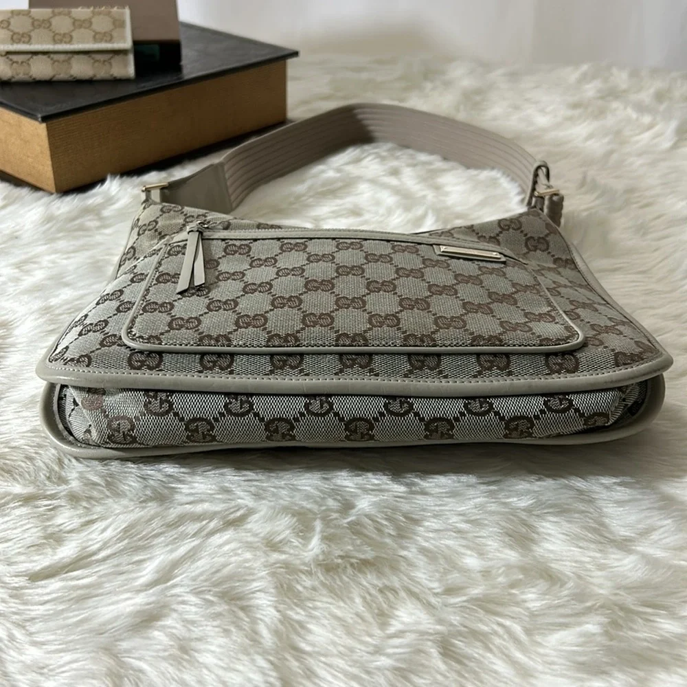 GUCCI Tan GG Canvas Shoulder Bag - Picture 3 of 12